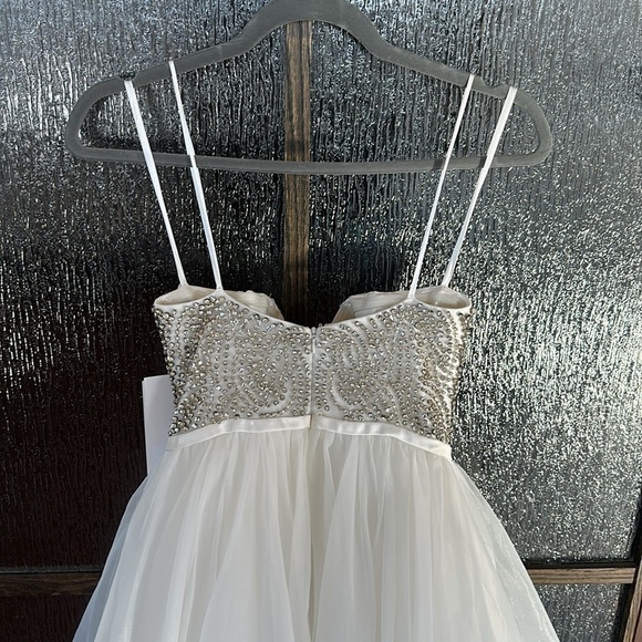 Mac Duggal Elegant Strapless White and rhinestone strapless size 2 - Picture 12 of 13